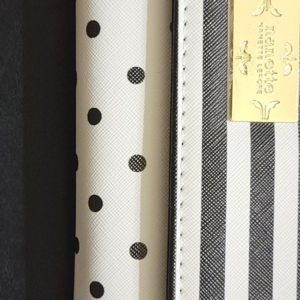 Women's Fold-Out Wallet